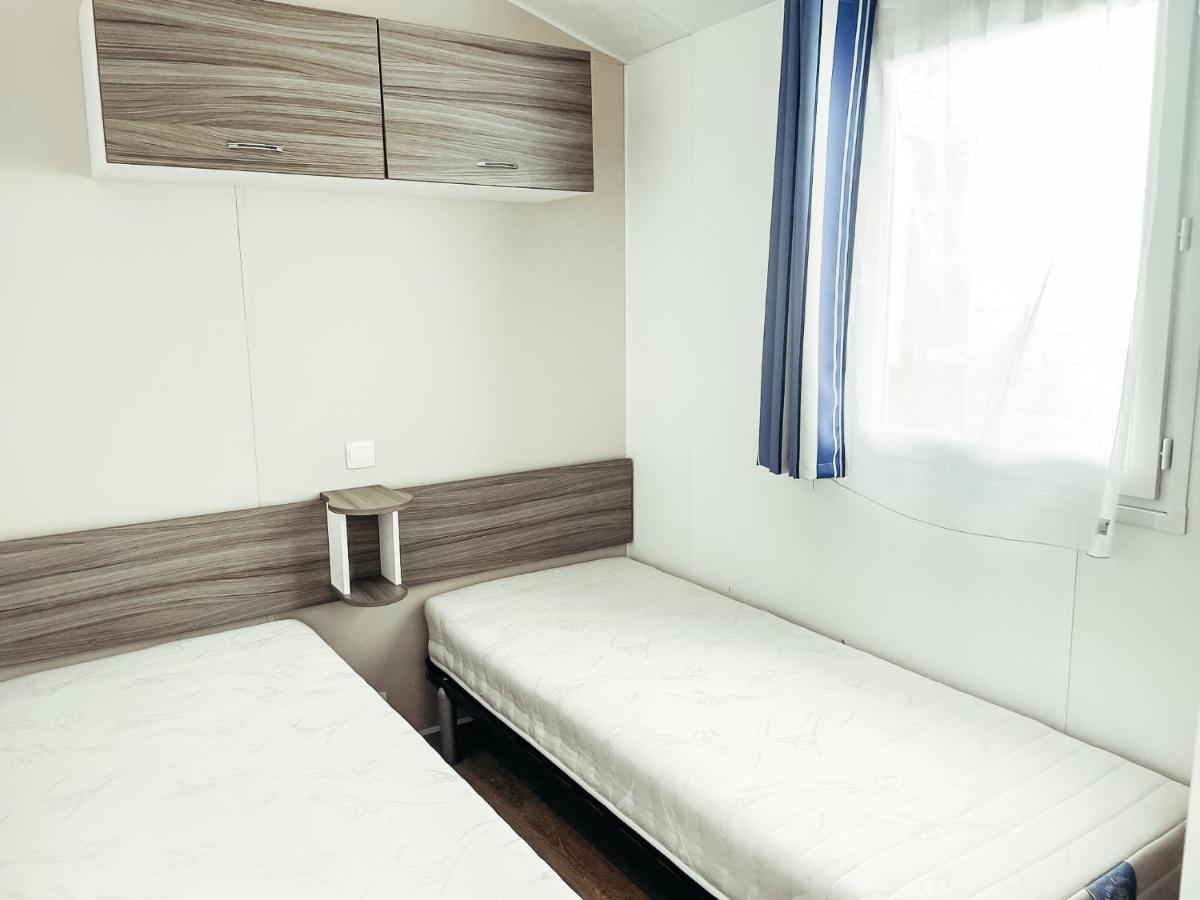 3 Bedroom Chalets Camping Lei Suves - Joycasa Roquebrune-sur Argens Kültér fotó
