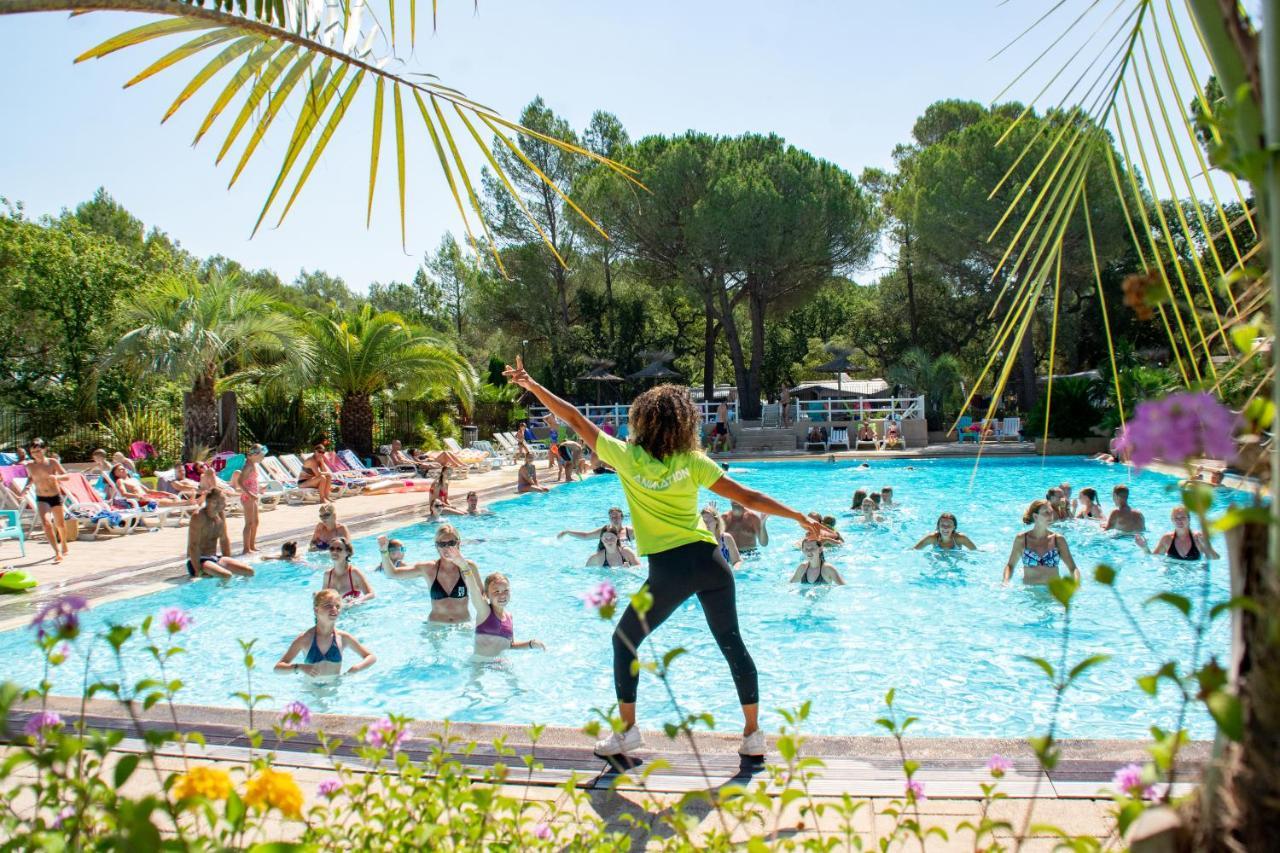 3 Bedroom Chalets Camping Lei Suves - Joycasa Roquebrune-sur Argens Kültér fotó