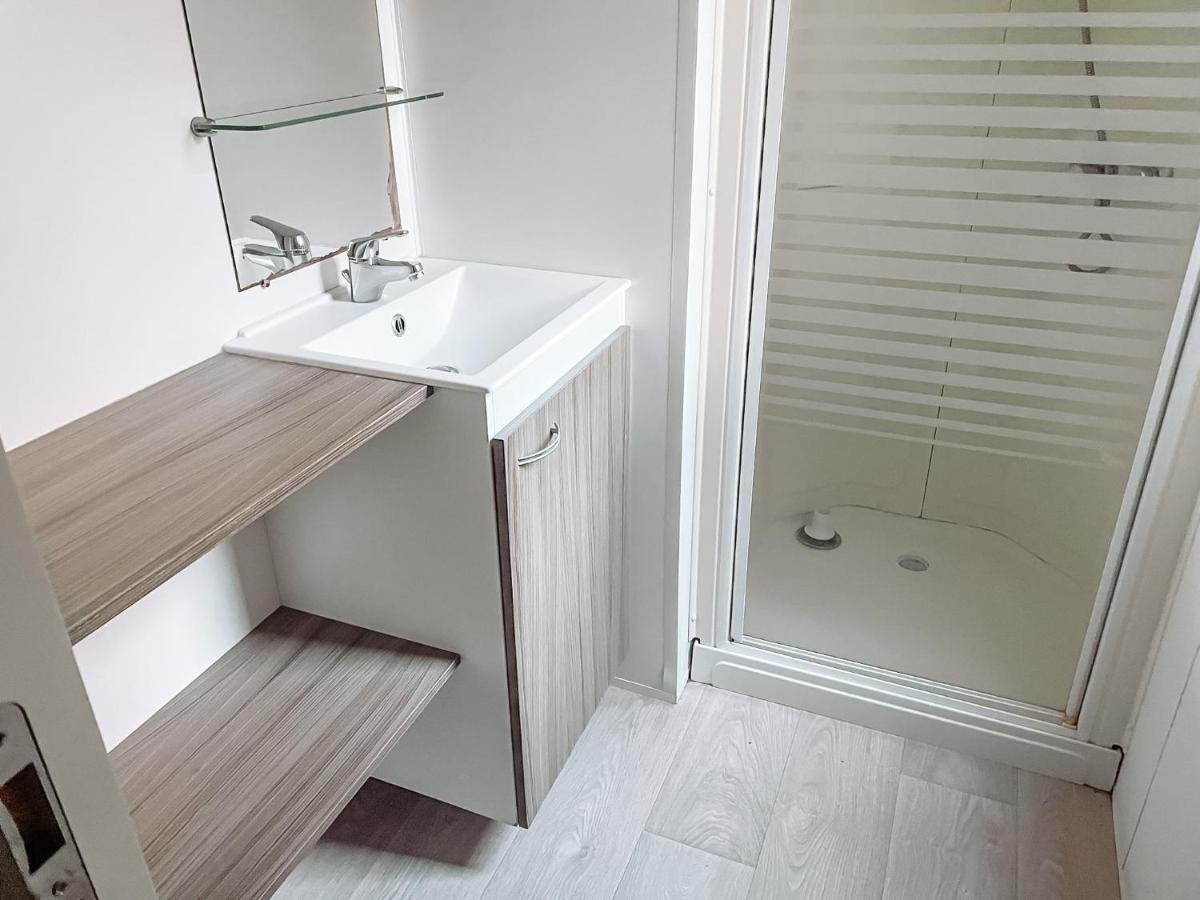 3 Bedroom Chalets Camping Lei Suves - Joycasa Roquebrune-sur Argens Kültér fotó