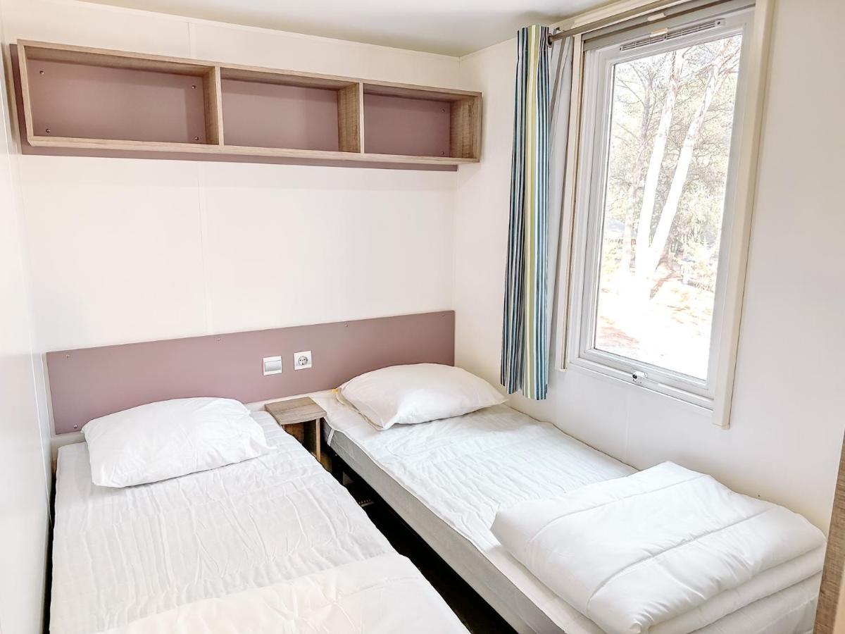 3 Bedroom Chalets Camping Lei Suves - Joycasa Roquebrune-sur Argens Kültér fotó