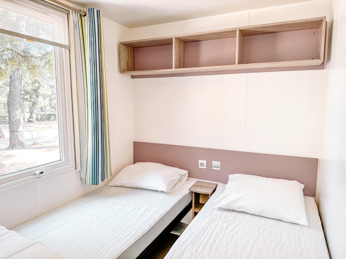 3 Bedroom Chalets Camping Lei Suves - Joycasa Roquebrune-sur Argens Kültér fotó